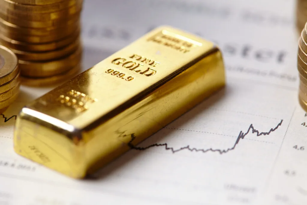 سبائك-الذهب-1024x683 شراء الذهب: الدليل الشامل حول المزايا والعيوب والاستراتيجيات